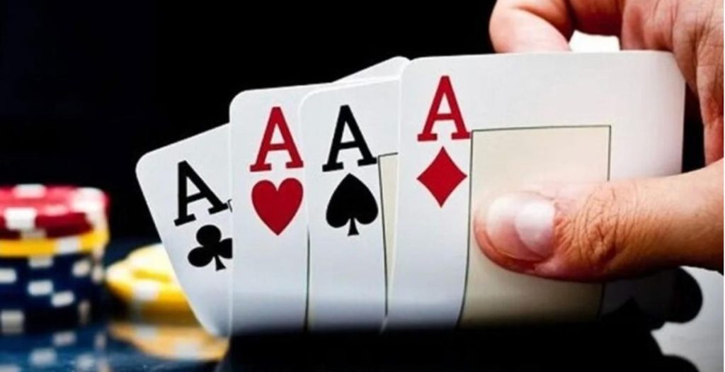 Bài Tứ Quý trong Tiến Lên Miền Nam có thể chặt được những gì?